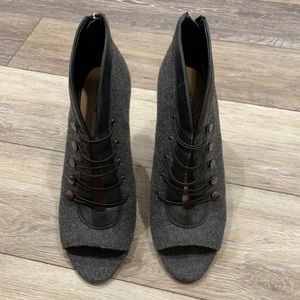 Karl Lagerfield size 8.5 heels